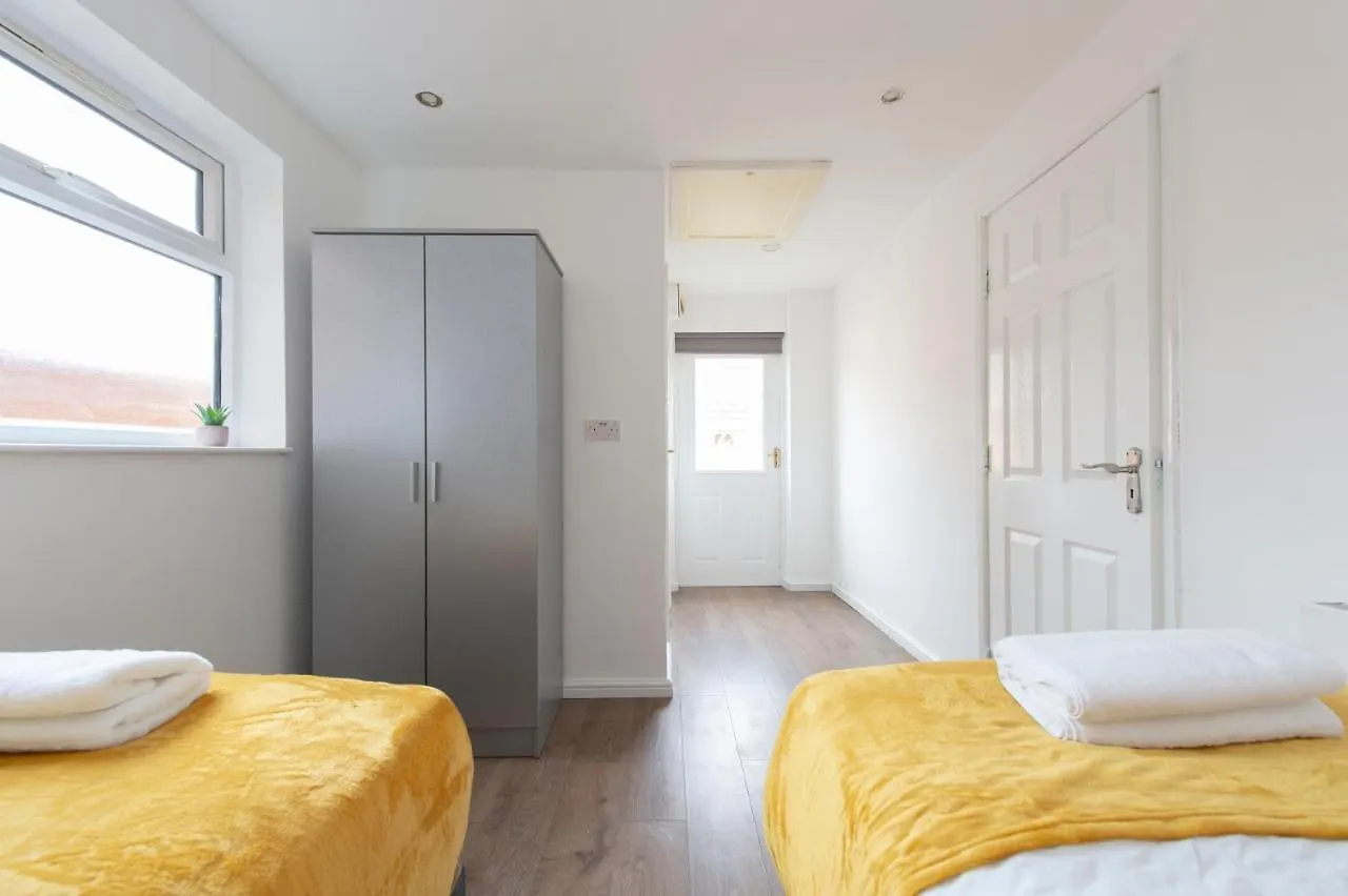 4 Bed House In Woolwich/Thamesmead 6 Beds Sleeps 8 Apartment United Kingdom